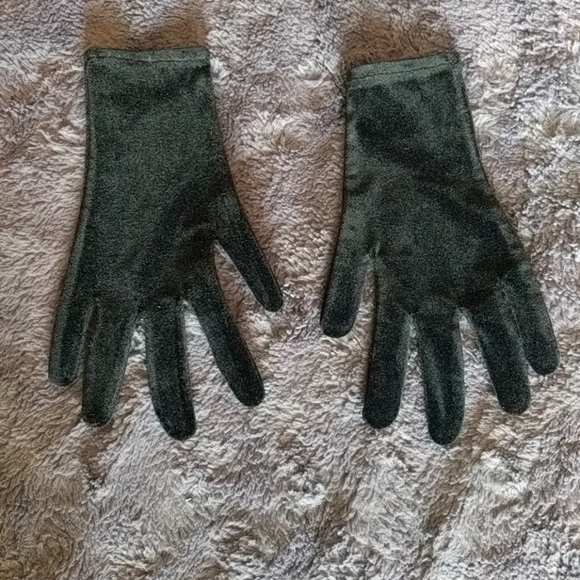 Velvet Black Gloves - Picture 1 of 1